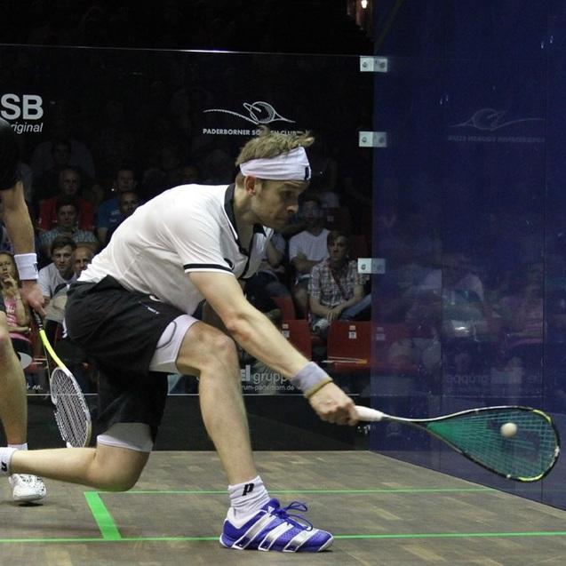 Raphael Kandra (li) im Duell mit James Willstrop (re) - Bild (Archiv): PSC