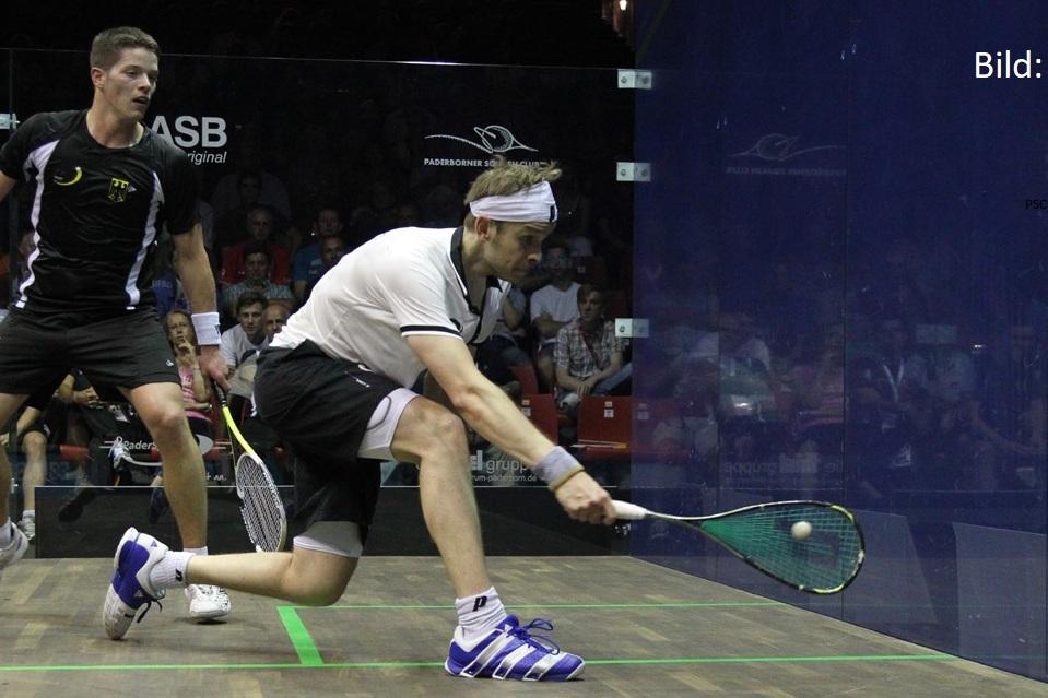 Raphael Kandra (li) im Duell mit James Willstrop (re) - Bild (Archiv): PSC