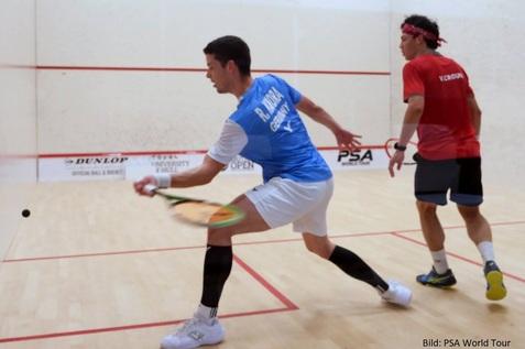 Raphael Kandra (li) gewinnt in vier S&auml;tzen gegen Victor Crouin (re) - Bild: PSA World Tour