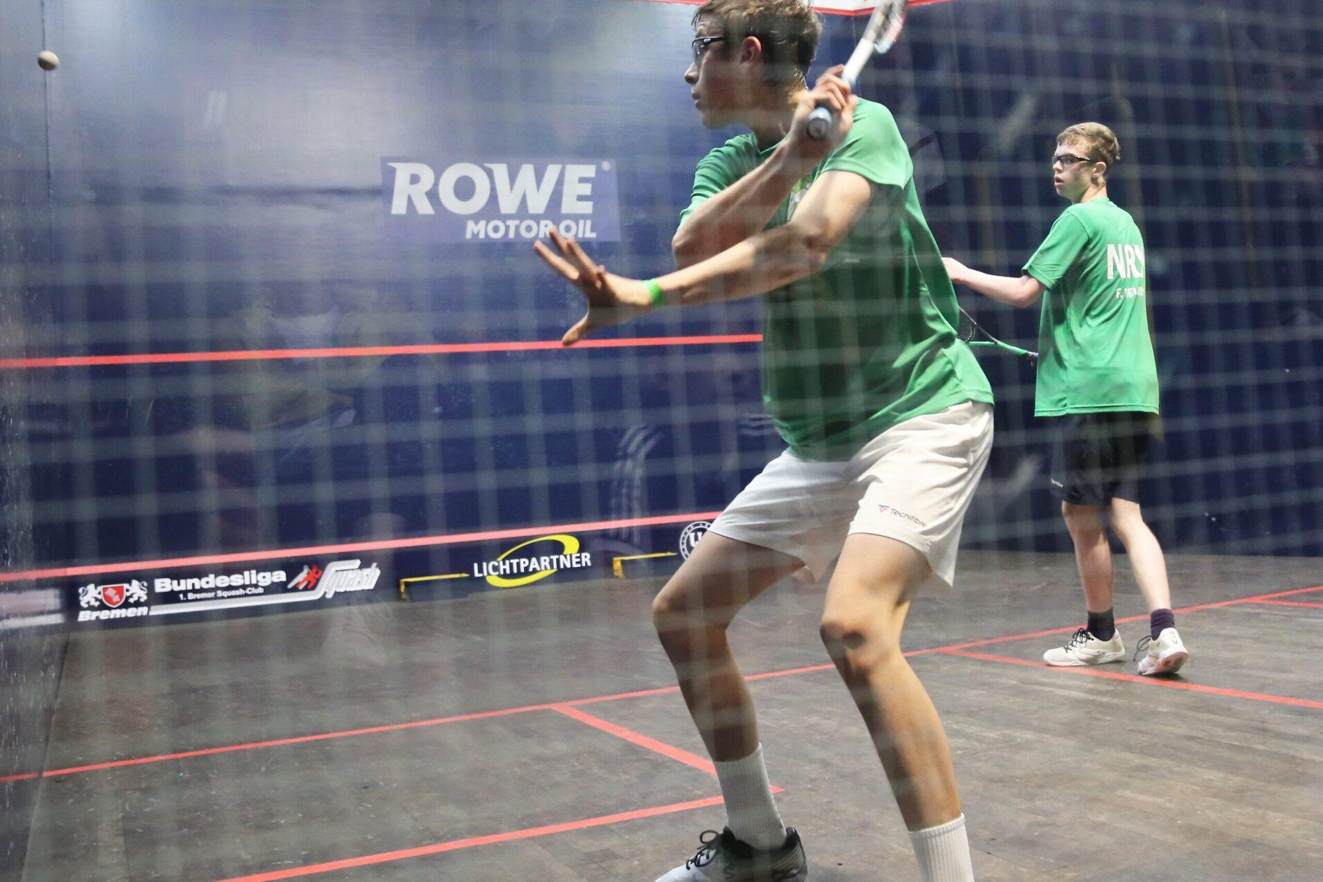 Dennis Welte (links) gewinnt das Finale der Leistungsklasse 1 bei den Jungen U15 - U19 - Bild: Christian Lortat