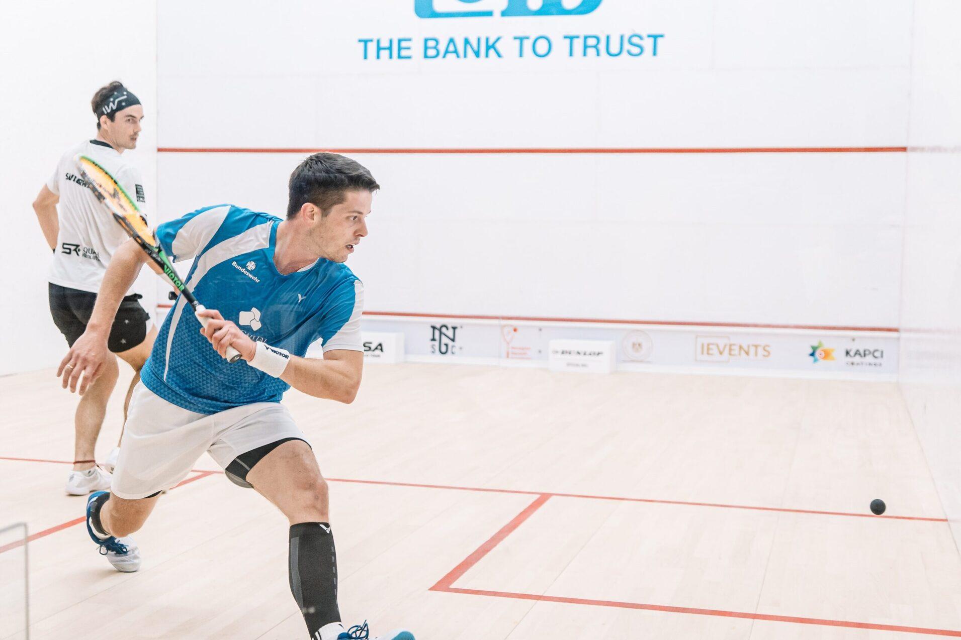 Raphael Kandra (re) unterliegt gegen Paul Coll - Bild: PSA World Tour