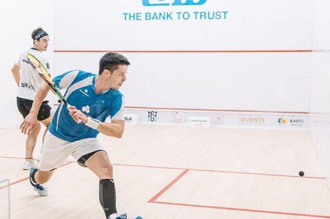 Raphael Kandra (re) unterliegt gegen Paul Coll - Bild: PSA World Tour