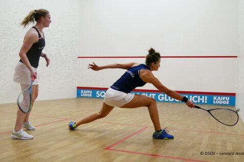 Ineta Mackevica (re) gewinnt das Damen-Finale gegen Saskia Beinhard - Bild: DSQV - Lennard Jessen