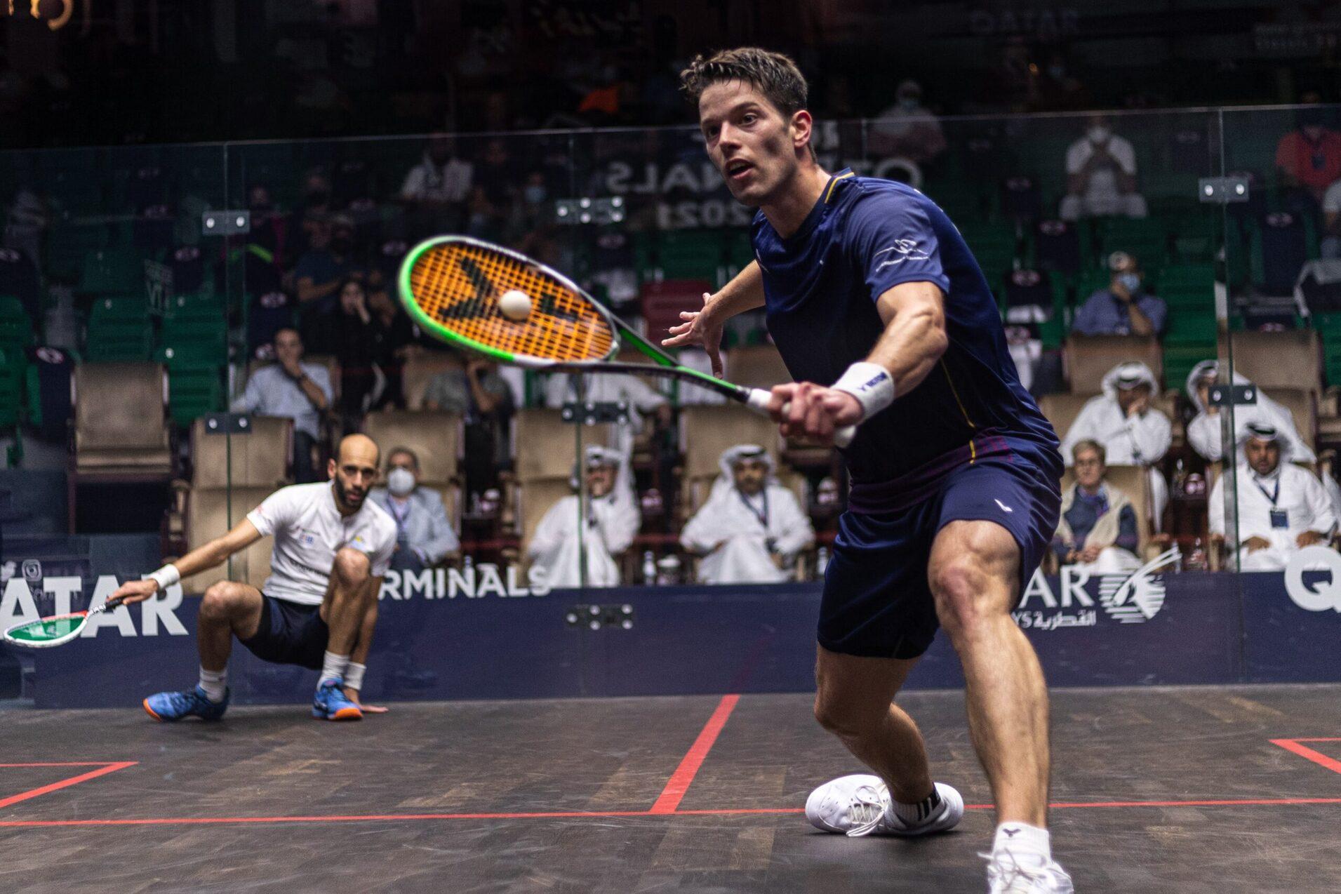 Raphael Kandra (vorne) besiegte Marwan Elshorbagy (hinten) in fünf Sätzen - Bild: PSA World Tour
