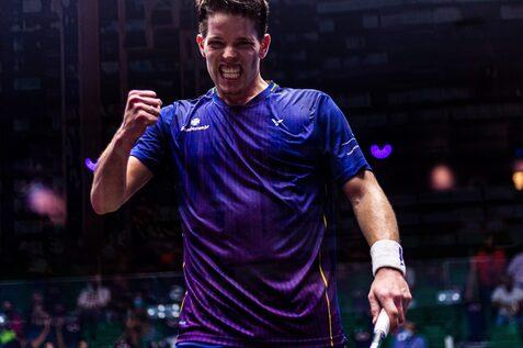 Raphael Kandra bejubelt seinen Viertelfinaleinzug nach Sieg gegen Marwan Elshorbagy - Bild: PSA World Tour