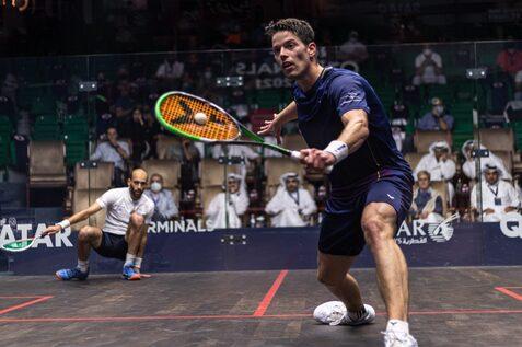 Raphael Kandra (vorne) besiegte Marwan Elshorbagy (hinten) in f&uuml;nf S&auml;tzen - Bild: PSA World Tour