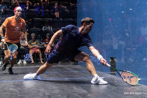 Raphael Kandra (re) unterliegt gegen Diego Elias (li) in vier S&auml;tzen - Bild (Archiv): PSA World Tour