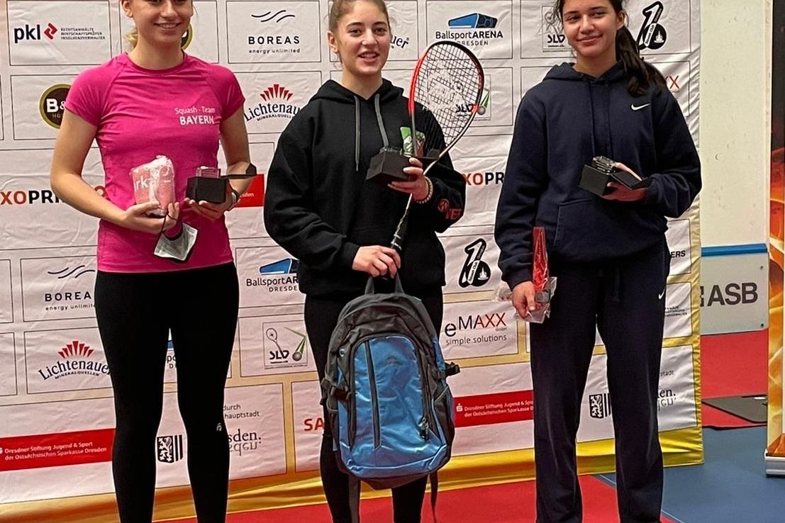 Das U17-Podest der Mädchen: Julia Gillich, Lea-Iris Murrizi und Yasmin Cherian (v.l.n.r.) - Bild: Christian Radeke