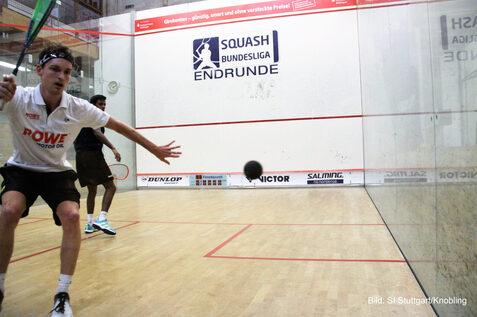 Valentin Rapp (am Ball) besiegt Roshan Bharos in vier S&auml;tzen - Bild: SI Stuttgart/Knobling