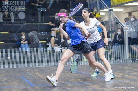 Maya Weishar (li) gewinnt in drei S&auml;tzen gegen Aylin G&uuml;nsav (re) - Bild: Henning Angerer