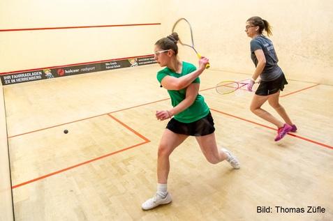 Lea-Iris Murrizi (li) revanchiert sich im Finale erfolgreich gegen Julia Gillich (re) - Bild: Thomas Z&uuml;fle