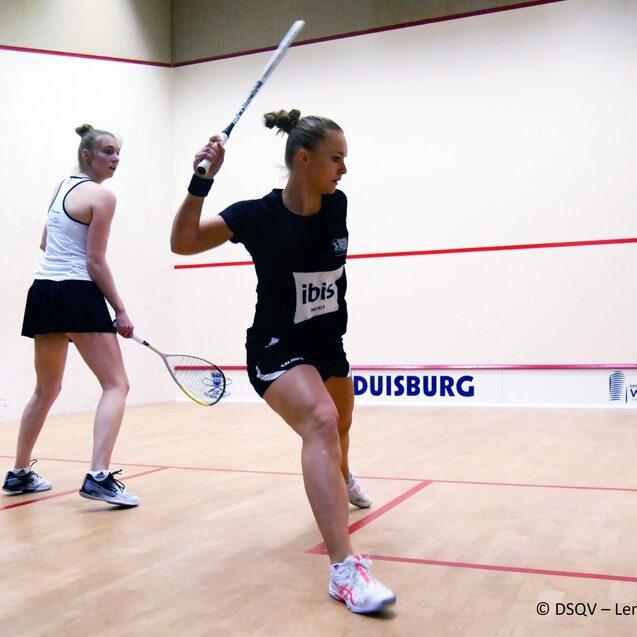 Katerina Tycova (re) und Franziska Hennes im Duell der Position 3 - Bild: DSQV - Lennard Jessen