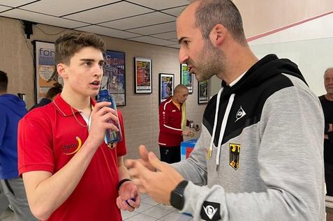 Finn-Lennart Koch (li) und Bundestrainer Nachwuchs Simon R&ouml;sner (re) im Gespr&auml;ch - Bild: DSQV