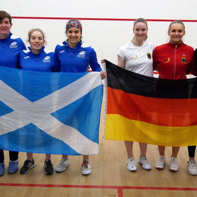Deutschlands Damen vor dem Match gegen Schottland - Bild: DSQV - Lennard Jessen