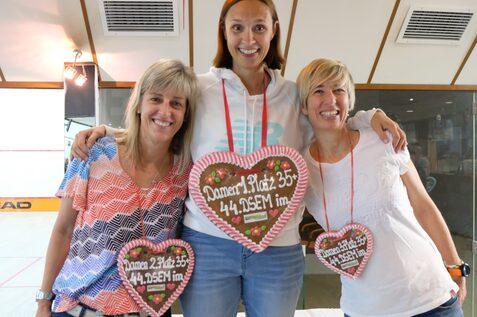 Iris Stockbauer, Melanie Kreisel und Nina Janisch (v.l.n.r.) in der W35+, Bild: DSQV