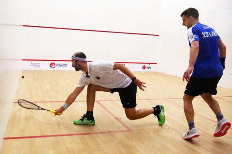 Simon R&ouml;sner (li) gewinnt sein Spiel gegen Alan Clyne - Bild: DSQV - Lennard Jessen