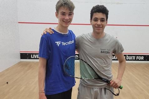 Youssef Elgammal (re) gewinnt die Croatian Junior Open 2022, hier im Spiel gegen den topgesetzten Samuel Winkler - Bild: DSQV
