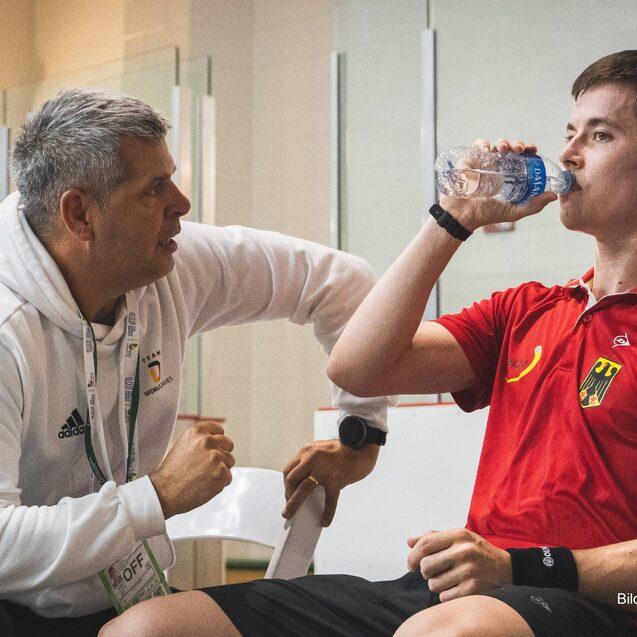 Yannik Omlor (re) gewinnt an Tag zwei nach seiner knappen Auftaktniederlage - Bild: Team Deutschland