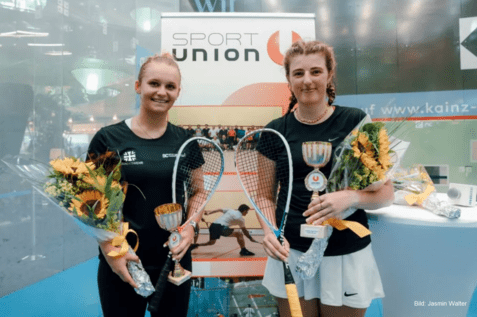Katerina Tycova (li) und Celine Walser bei der Siegerehrung - Bild: Jasmin Walter