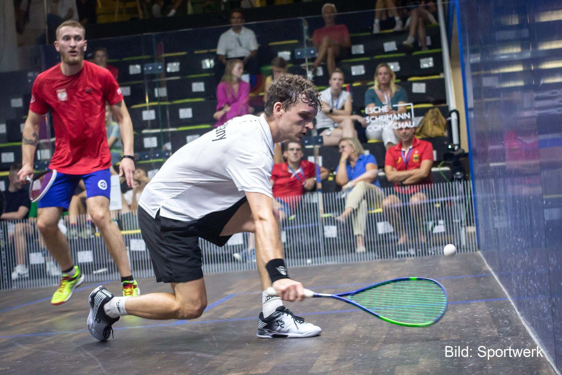 Valentin Rapp (re) in seinem ersten Spiel - Bild: Sportwerk