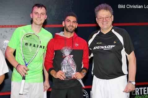 V.l.n.r.: Viktor Byrtus, Aly Abou Eleinen und Turnierpromoter Wilhelm Eickworth - Bild: Christian Lortat