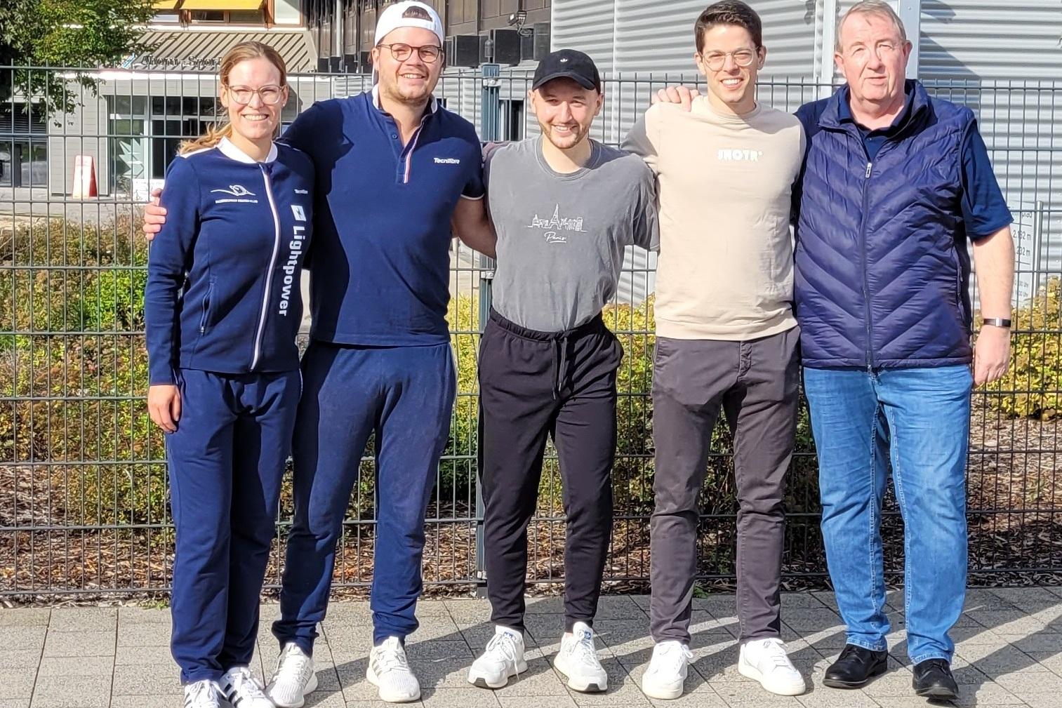 Vom Ahorn-Sportpark aus nach Riccione: Anna Wedegärtner, Hendrik Vössing, Lucas Wirths, Raphael Kandra und Andreas Preising. Simon Rösner, Nicolas Müller, Viktor Byrtus, Rowan Damming und Artur Wunder kommen separat nach Italien - Bild