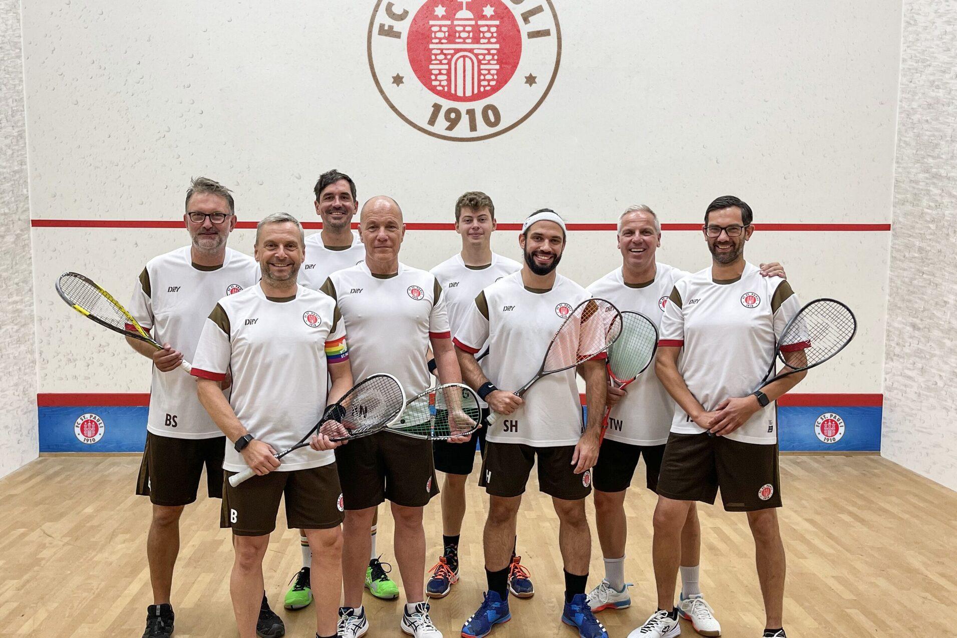Ein Großteil der neuen Squash-Mannschaft beim FC St. Pauli, die im Ligaspielbetrieb des Hamburger Squash Verbandes e.V. (HHSV) in der Landesliga B auf Punktejagd geht