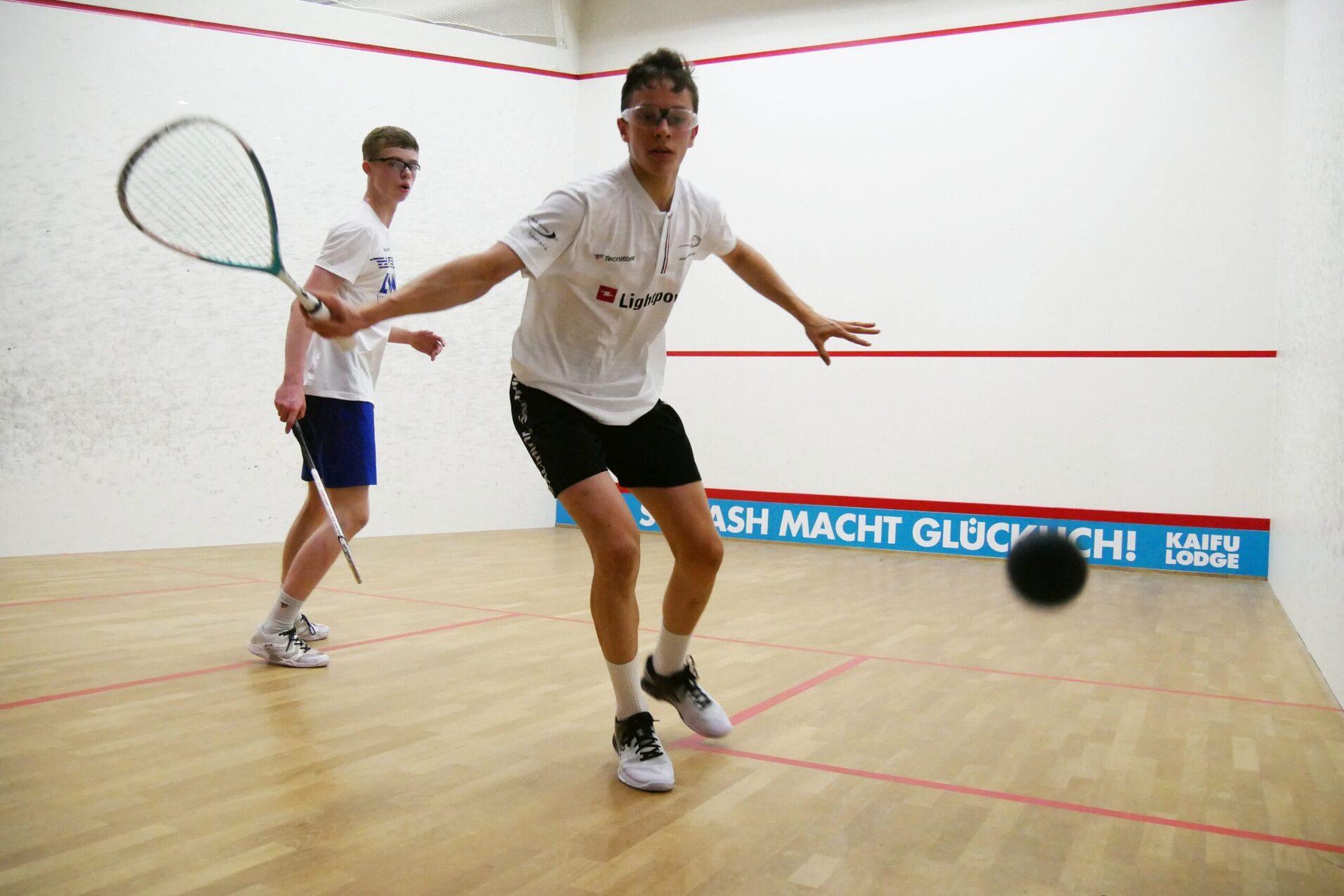 Dennis Welte (re) gewinnt bei den Jungen in der Leistungsklasse 1 gegen Fabian Igelbrink (li) - Bild (Archiv): DSQV - Lennard Jessen