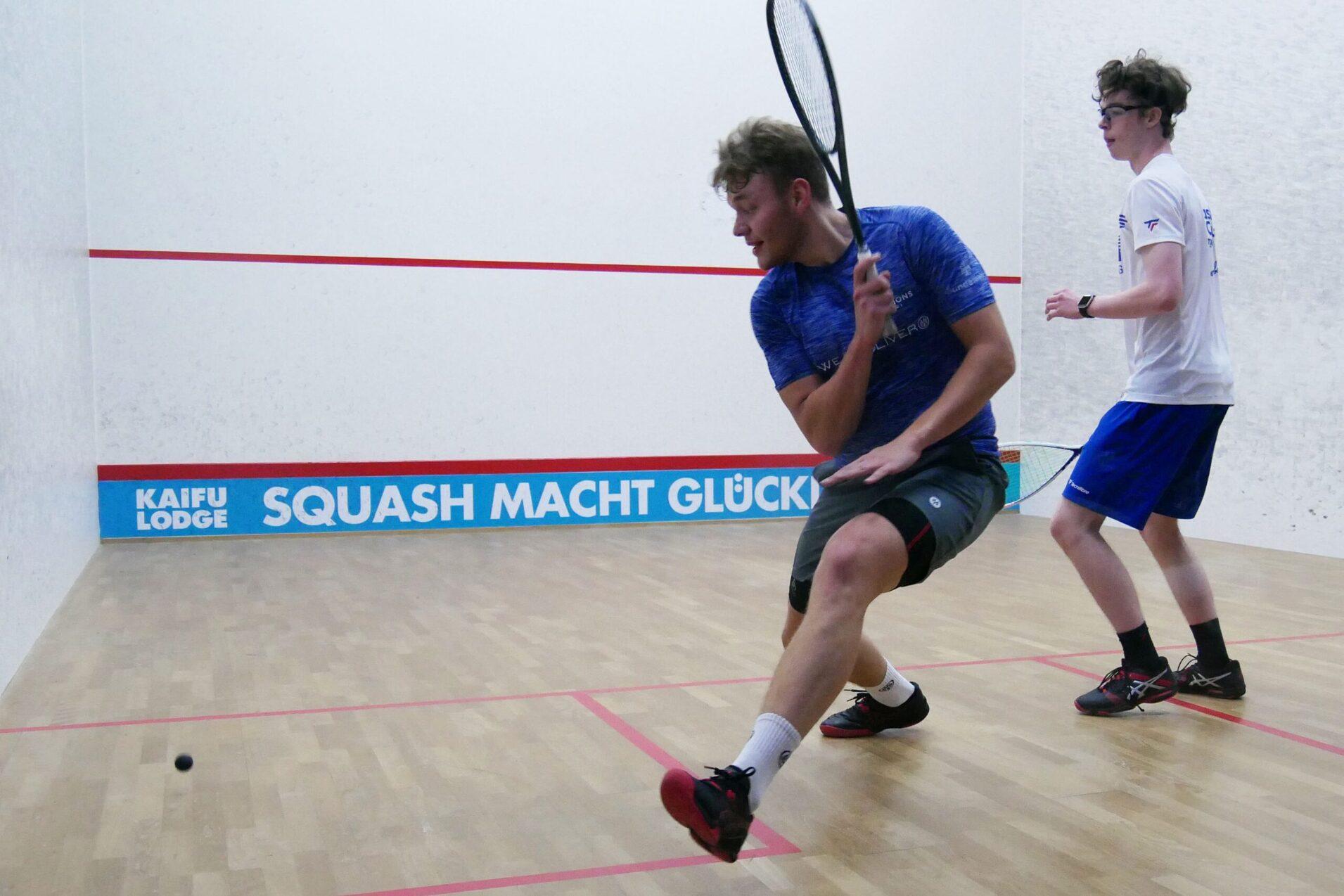Bei den Herren B gewinnt Robin Ebert (li) gegen Fabian Igelbrink (re) - Bild: DSQV - Lennard Jessen