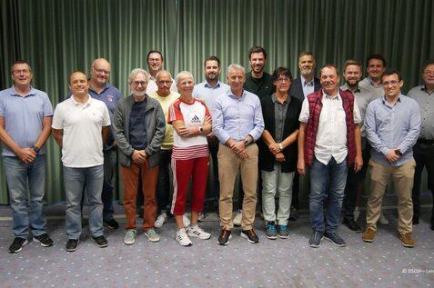 Die Teilnehmenden der diesj&auml;hrigen DSQV-Mitgliederversammlung in Oberhausen - Bild: DSQV - Lennard Jessen