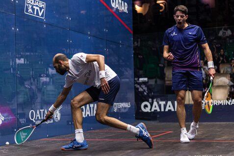 Raphael Kandra (re) in einem Match gegen Marwan Elshorbagy (li) bei den Qatar Classic - Bild (Archiv): PSA World Tour