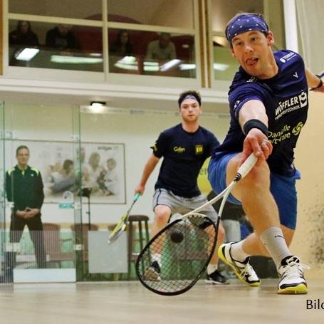 Rudolf Rohrm&uuml;ller (am Ball) gewinnt sein Halbfinale gegen Scott Gillanders klar in drei S&auml;tzen - Bild: Christian Lortat