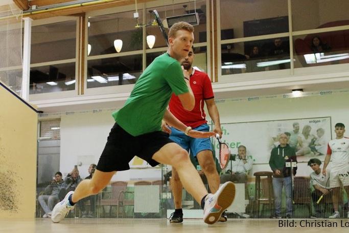 Jan Wipperf&uuml;rth (gr&uuml;nes Shirt) besiegt Tarek Shehata in vier S&auml;tzen und steht im Finale von Illingen - Bild: Christian Lortat