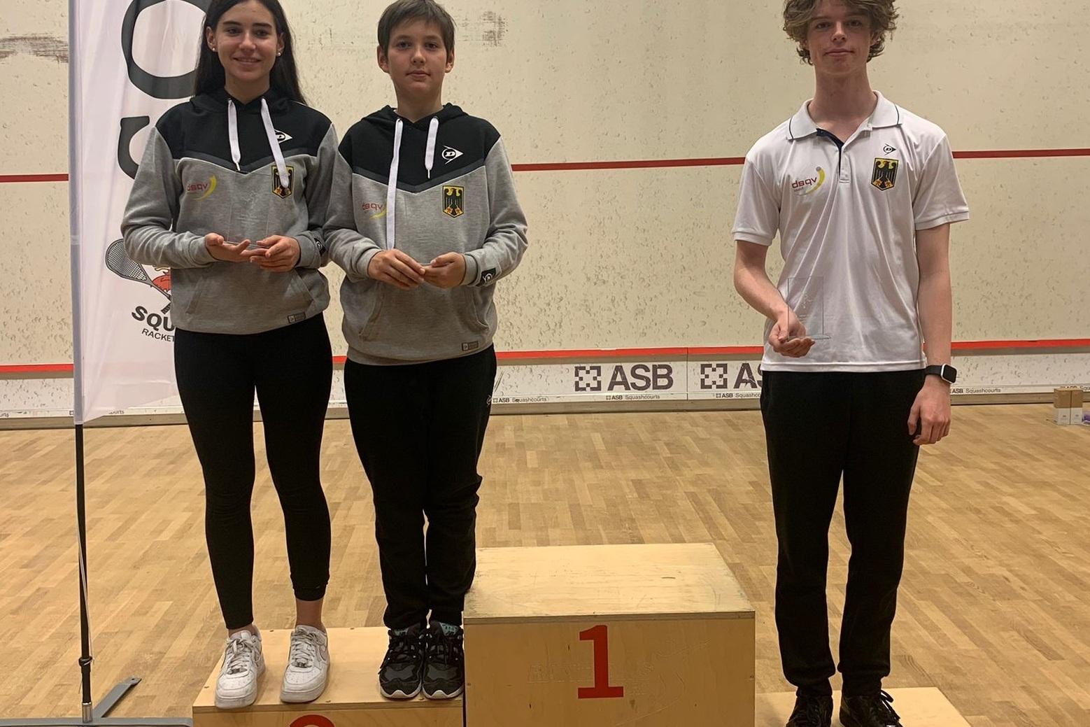 Unsere drei podestplatzierten Nachwuchskräfte in Malmö: Maya Weishar, Oleksii Bielikov und Fabian Igelbrink (v.ln.r.) - Bild: DSQV