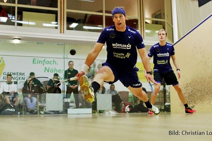 Rudolf Rohrmüller (li) besiegt im Viertelfinale seinen Mannschaftskollegen Miguel Mathis (re) klar in drei Sätzen - Bild: Christian Lortat