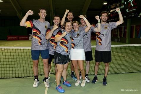 Astrid Reimer-Kern (rechts vorne) holt mit Deutschland Gold im bei der Racketlon-Team-WM 2022 - Bild: rubinfoto.com