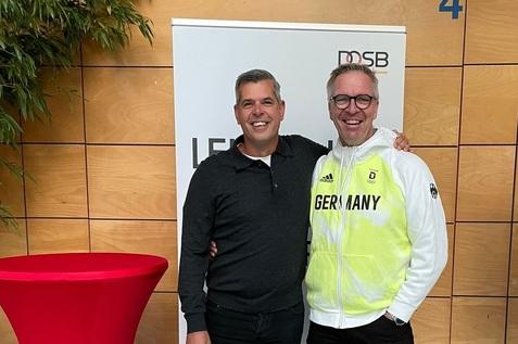 Chef-Bundestrainer Oliver Pettke (li) mit DOSB Vorstand Leistungssport Dirk Schimmelpfennig - Bild: DSQV