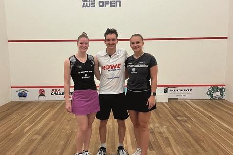 Saskia Beinhard, Valentin Rapp und Katerina Tycova (v.l.n.r.) bei den Australian Open 2022 - Bild: DSQV