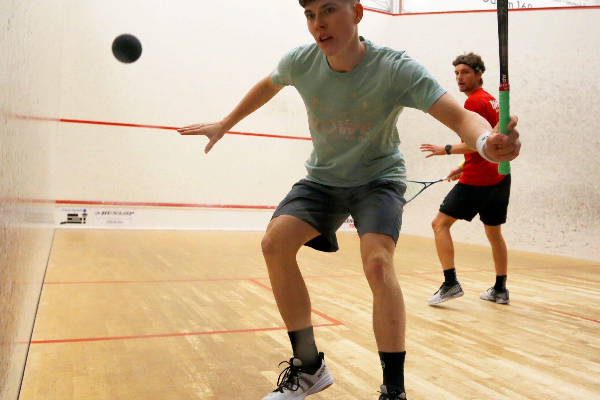 Yannik Omlor (li) gewann das Herren A - Finale in vier S&auml;tzen gegen Valentin Rapp (re) - Bild: Patricia Zornig