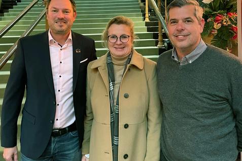 Vertraten den DSQV auf der DOSB-Mitgliederversammlung 2022: DSQV-Pr&auml;sident Michael G&auml;de, DSQV-Sportdirektorin Karin Krasenbrink und Chef-Bundestrainer Oliver Pettke - Bild: DSQV