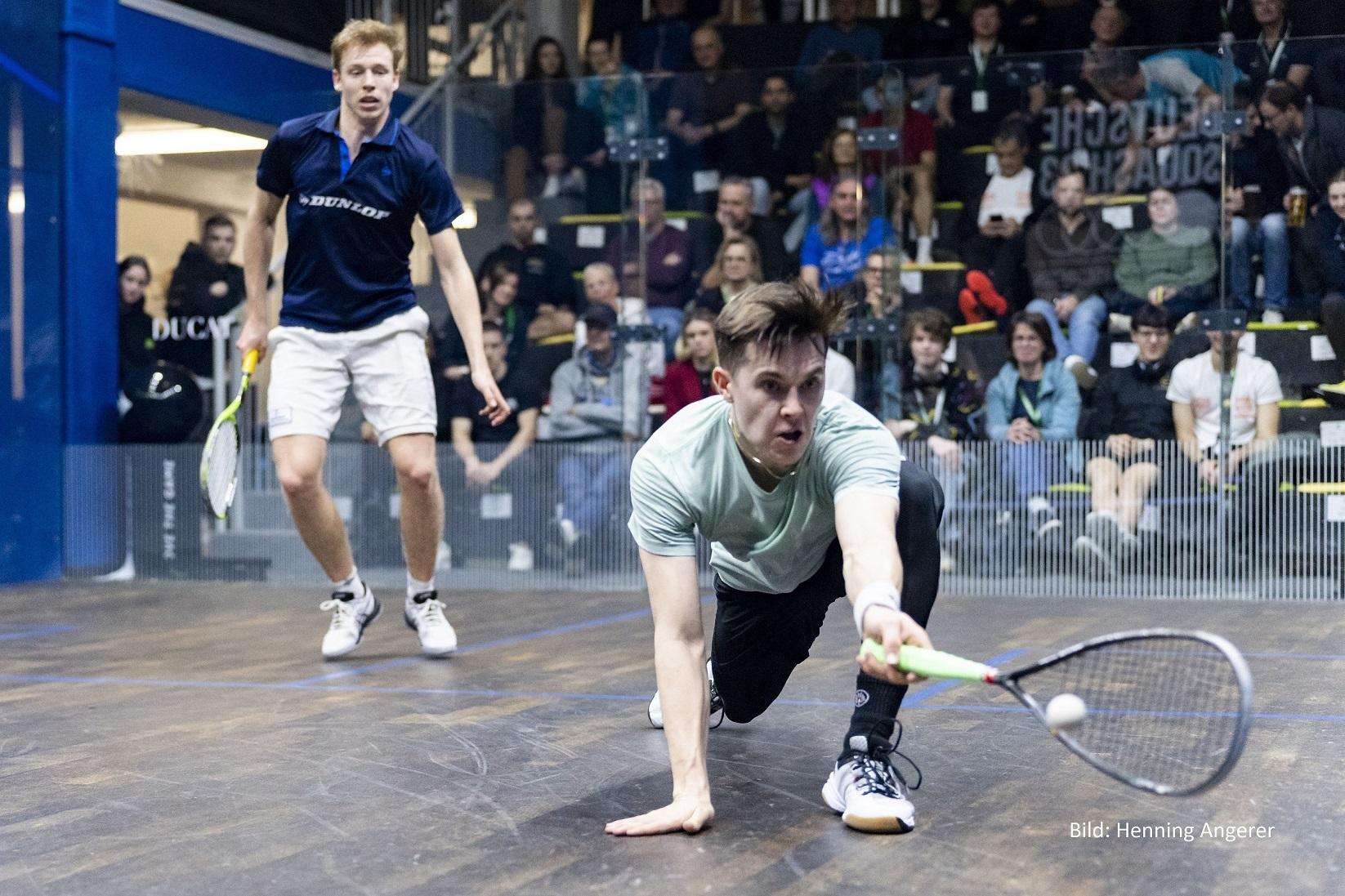 Yannik Omlor (re) hatte Johannes Dehmer-Saelz jederzeit fest im Griff - Bild: Henning Angerer