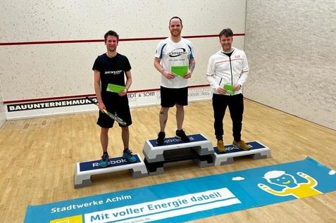 Die Podestplatzierten der Herren A (v.l.n.r.): Ben Petzoldt, Tim Weber und Heiko Schwarzer - Bild: SC Achim-Baden