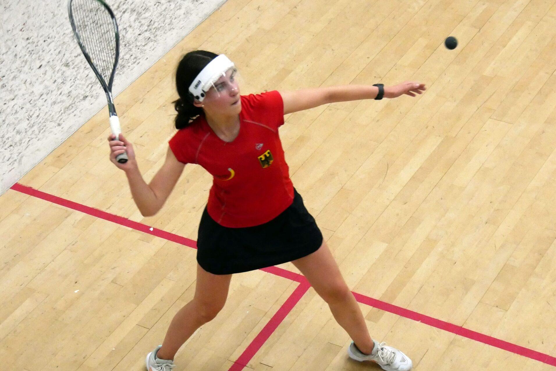 Maya Weishar steht im Achtelfinale der U19 Einzel EM - Bild: DSQV - Lennard Jessen