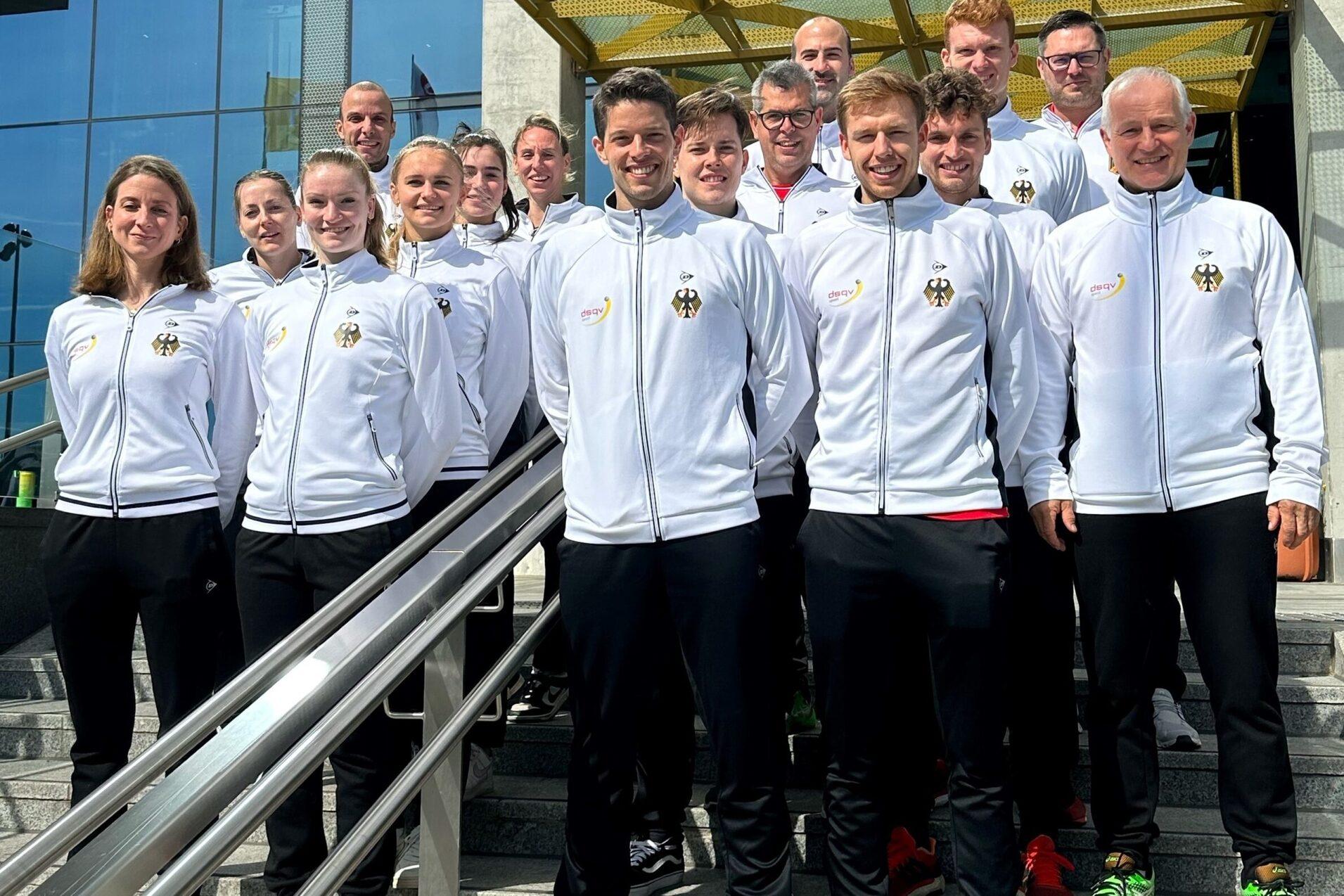 Die deutsche Nationalmannschaft der Frauen und M&auml;nner bei der Team EM 2023 inkl. Bundestrainer, Physiotherapieverantwortlicher und DSQV-Pr&auml;sident Michael G&auml;de (2.v.r.) - Bild: Renan Lavigne