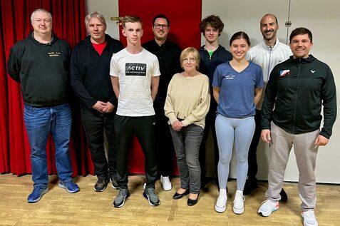 Der neue Jugendvorstand mit dem ehemaligen Bundesjugendwart Michael G&auml;de (4.v.l.): John Thornton, Rainer Westphal, Lennard Hinrichs, Brigitte Leuschner, Fabian Igelbrink, Julia Gillich, Simon R&ouml;sner und Kai Rixen
