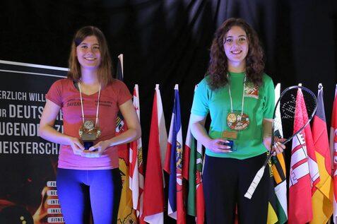 U19-Siegerin Lea-Iris Murrizi (re) und U19-Zweite Julia Gillich (li) - Bild: Christian Lortat
