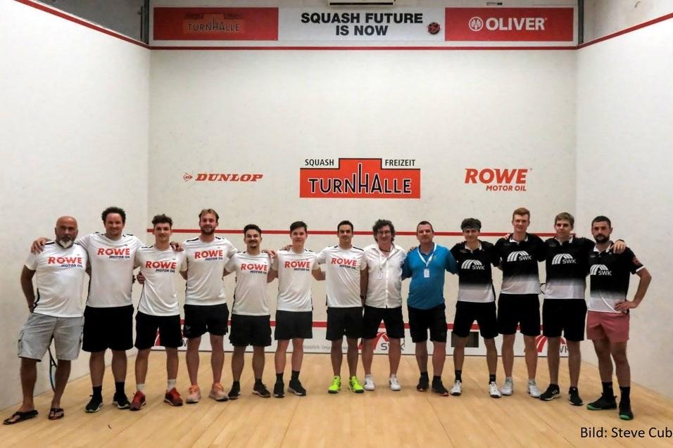 Worms (li) siegt mit 3:1 über den Gastgeber Krefeld (re) - Bild: Steve Cubbins