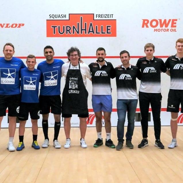 SC Turnhalle-Niederrhein (re) besiegt Airport Squash Berlin (li) klar mit 4:0 Spielen - Bild: Steve Cubbins