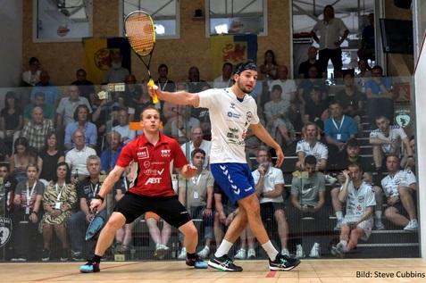 Felix Auer (re) gewinnt das letzte Spiel mit 3:0 S&auml;tzen und bringt Diepholz dadurch sicher ins Halbfinale - Bild: Steve Cubbins