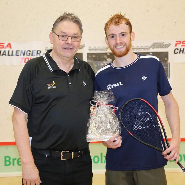 Turniergewinner Simon Herbert (re) mit Turnierpromoter Wilhelm Eickworth (li) - Bild: Christian Lortat